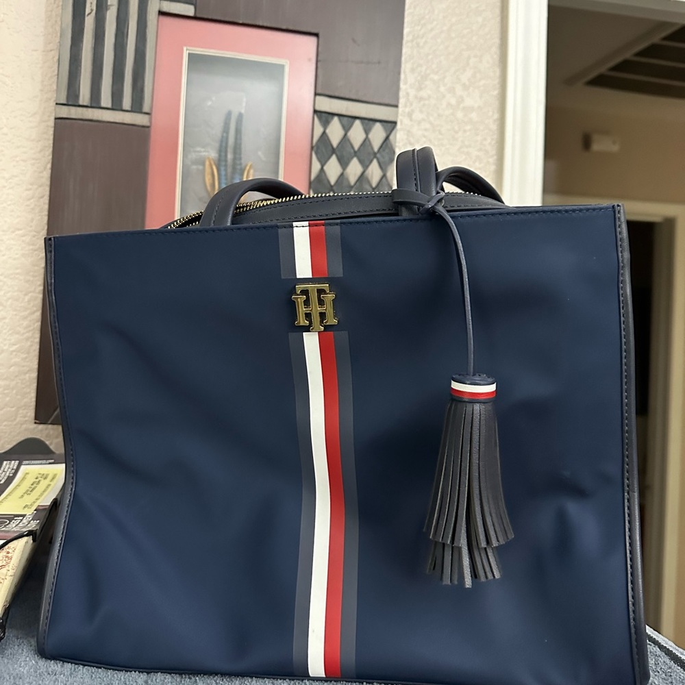 Medium Women TH Handbag